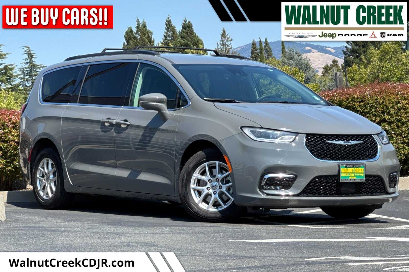 2022 Chrysler Pacifica Touring L's photo
