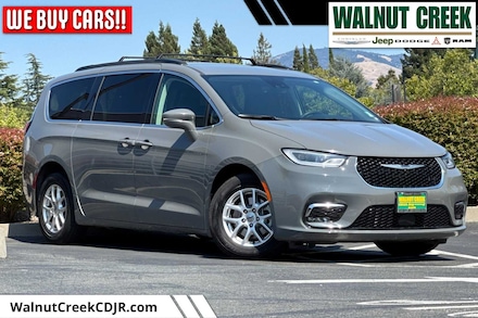 2022 Chrysler Pacifica Touring L Van