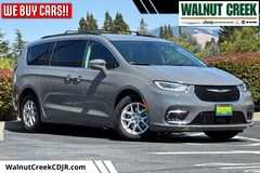 2022 Chrysler Pacifica Touring L Van