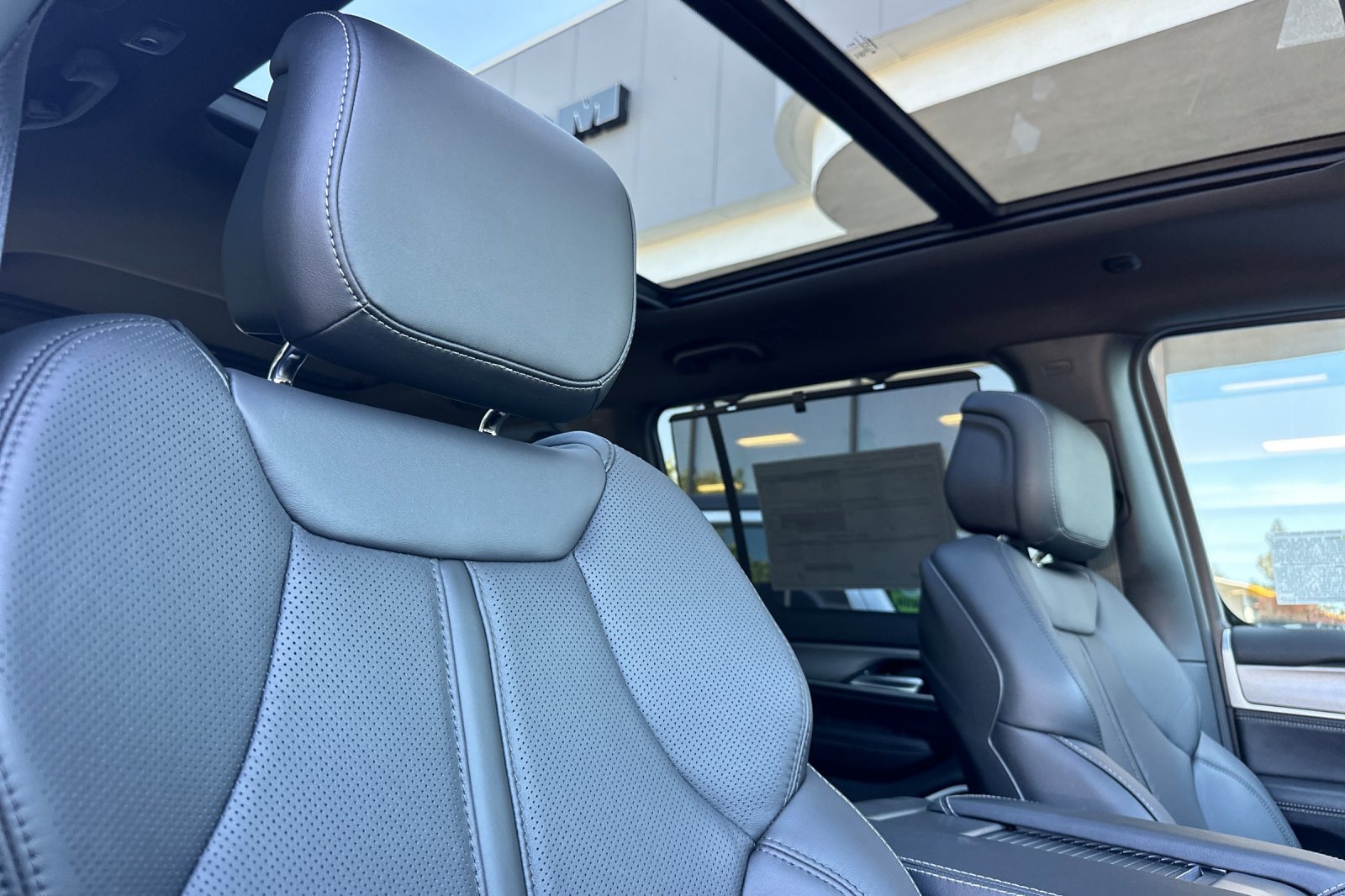 2025 Jeep Wagoneer Series II - Photo 14