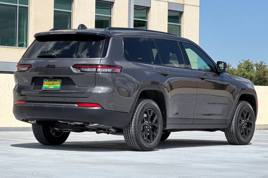 New 2026 Jeep Grand Cherokee L LAREDO ALTITUDE 4X4 Sport Utility