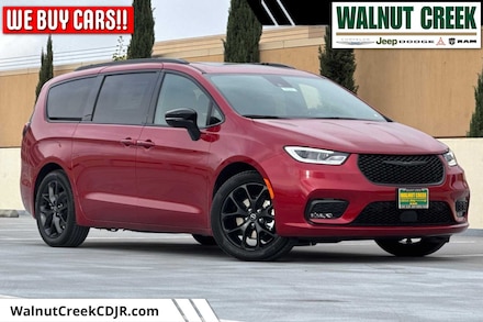 2026 Chrysler Pacifica LIMITED Passenger Van