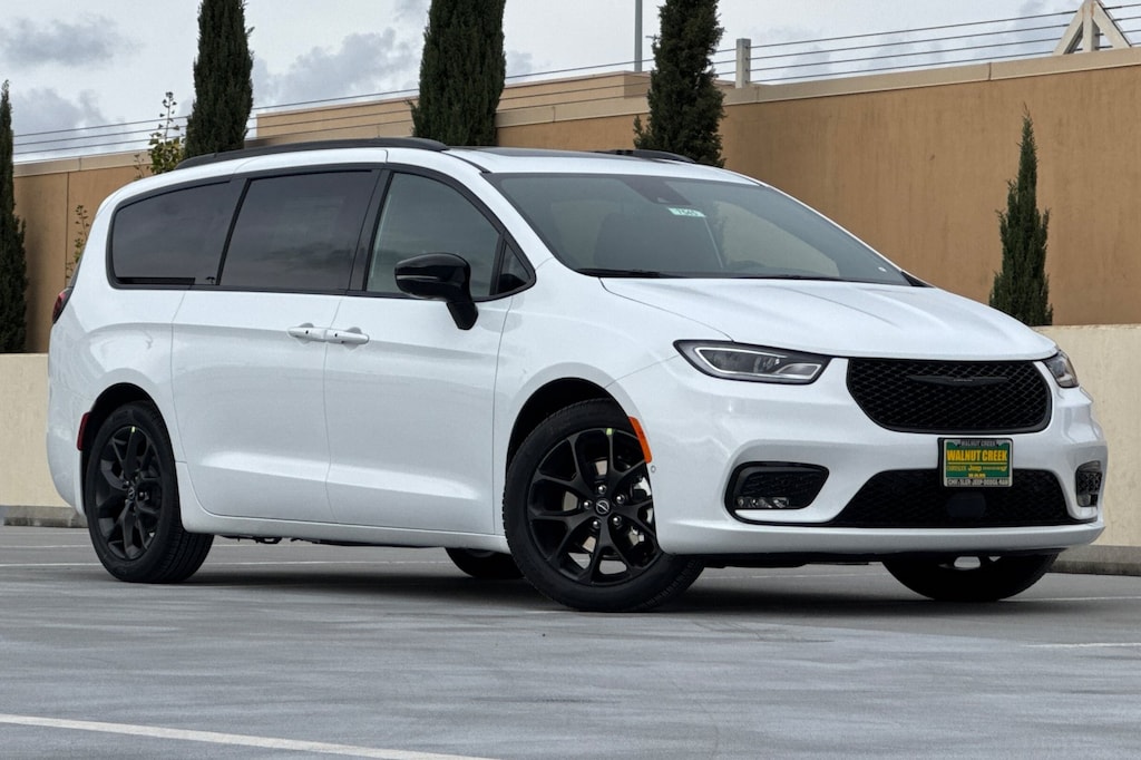 New 2026 Chrysler Pacifica LIMITED Passenger Van