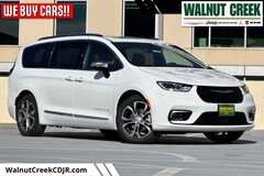 2026 Chrysler Pacifica PINNACLE Passenger Van