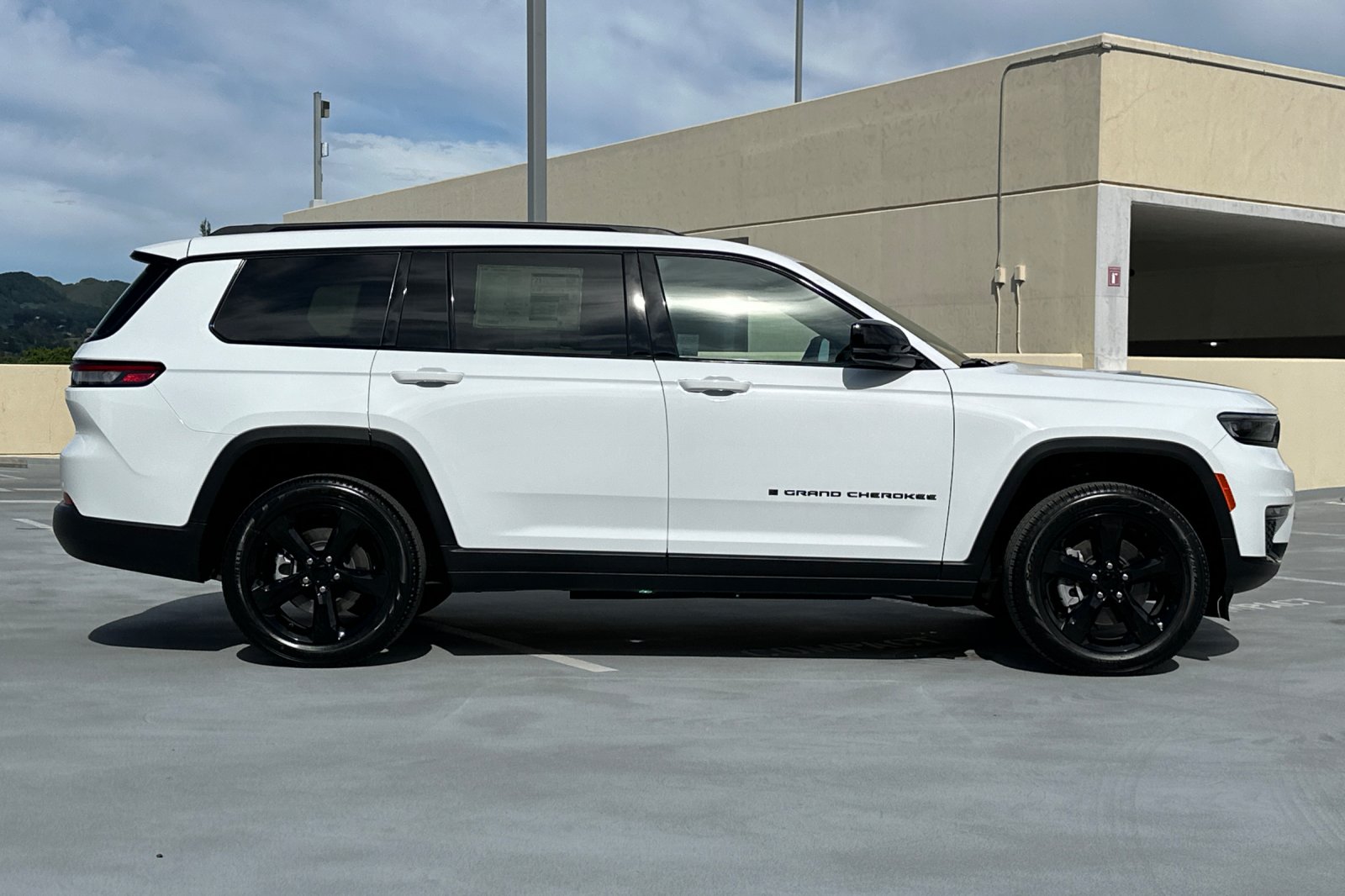 2025 Jeep Grand Cherokee L photo 3