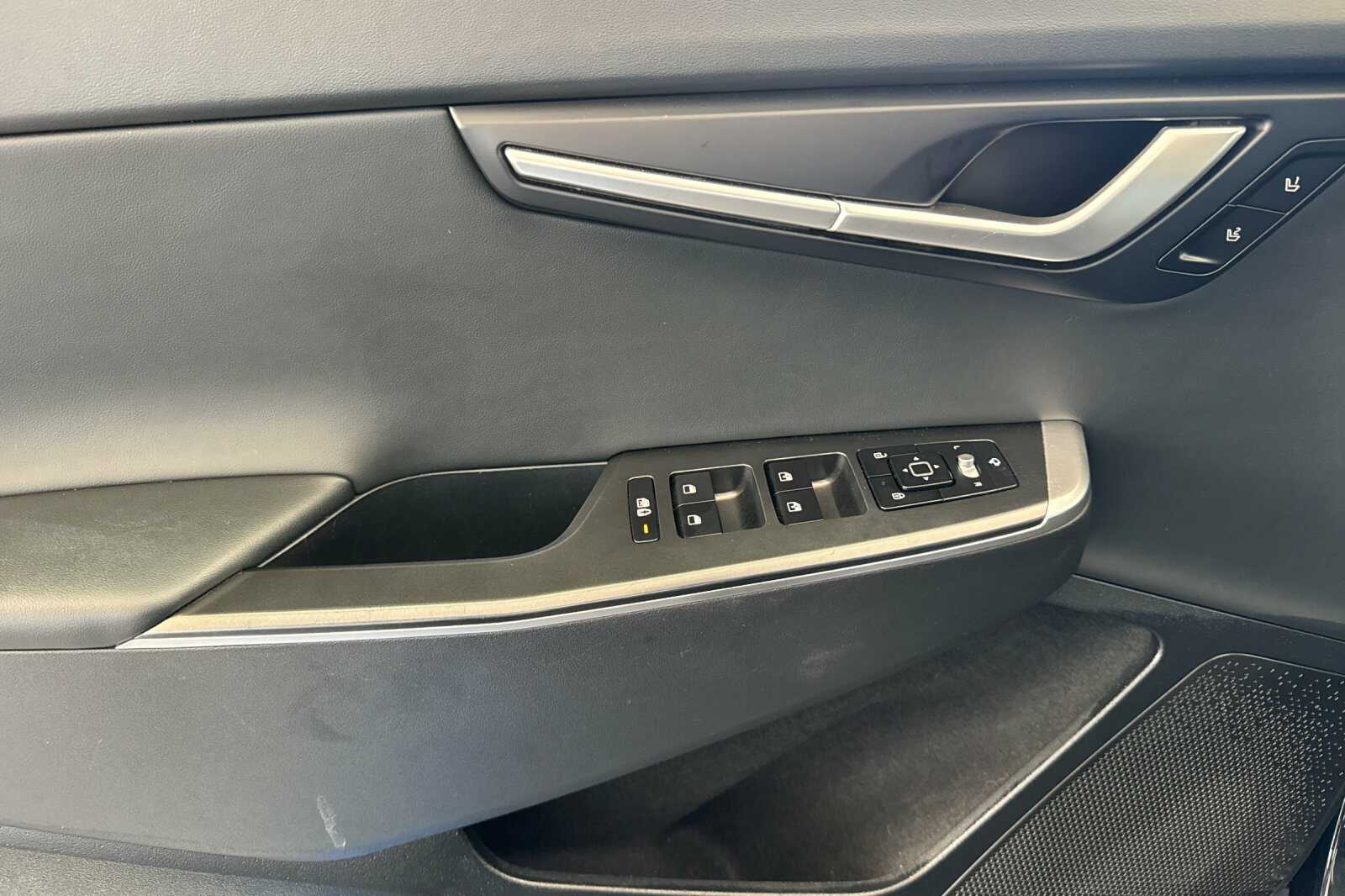 2022 Kia EV6 Light photo 3