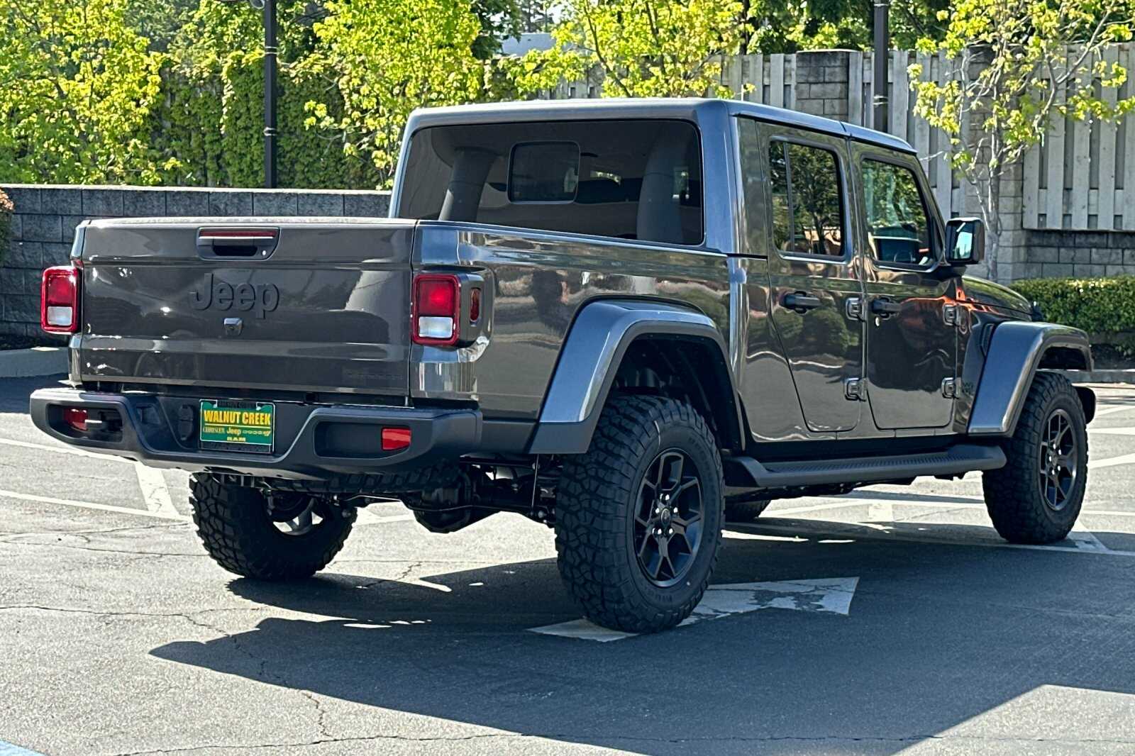 2025 Jeep Gladiator Sport photo 4