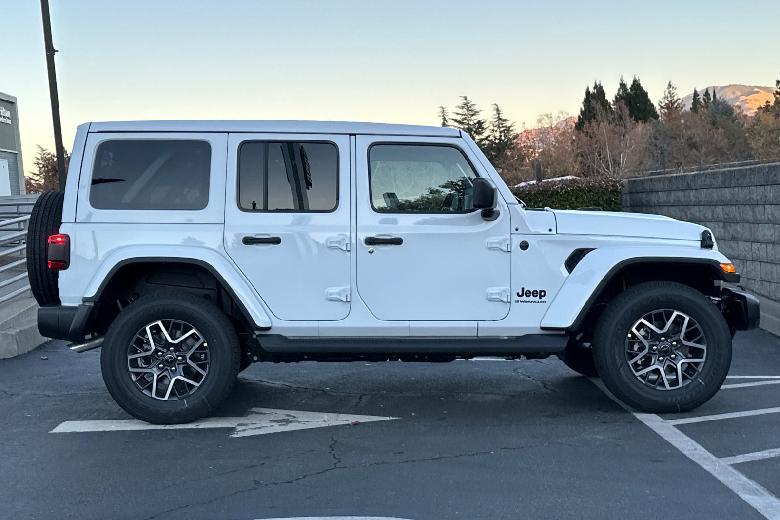 2025 Jeep Wrangler Sahara photo 3