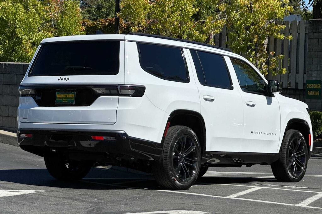 New 2026 Jeep Grand Wagoneer SUMMIT RESERVE 4X4 Sport Utility