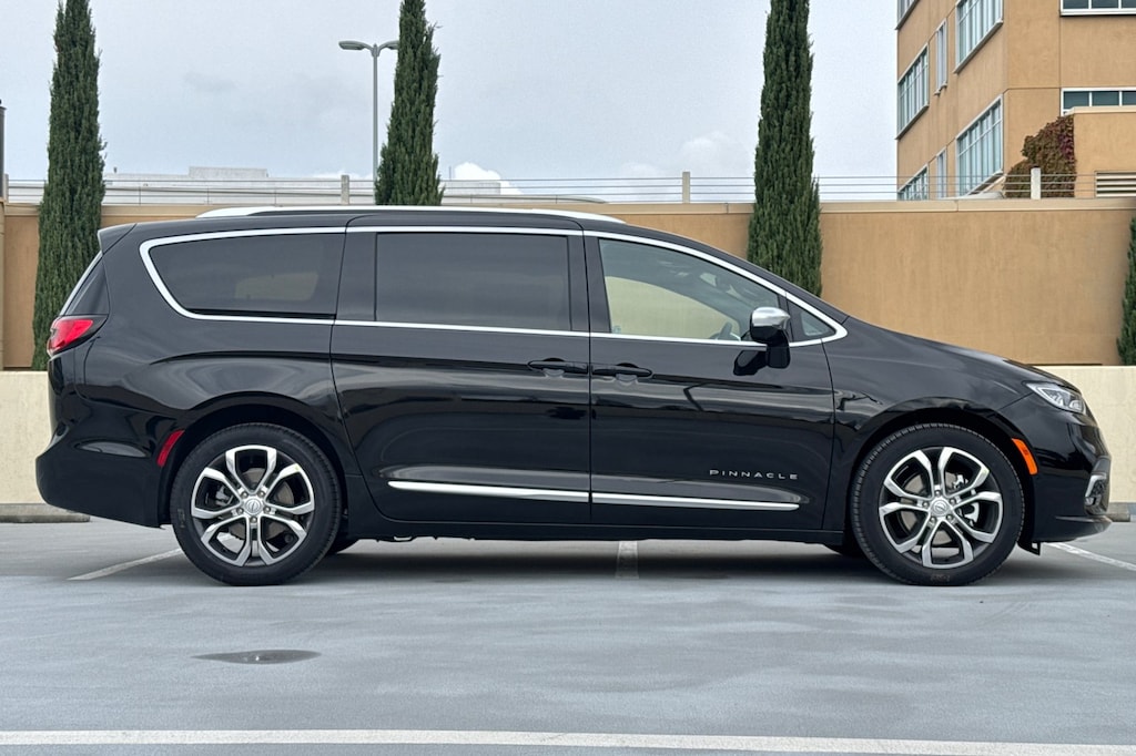 New 2026 Chrysler Pacifica PINNACLE Passenger Van