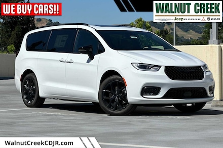 2025 Chrysler Pacifica LIMITED AWD Passenger Van