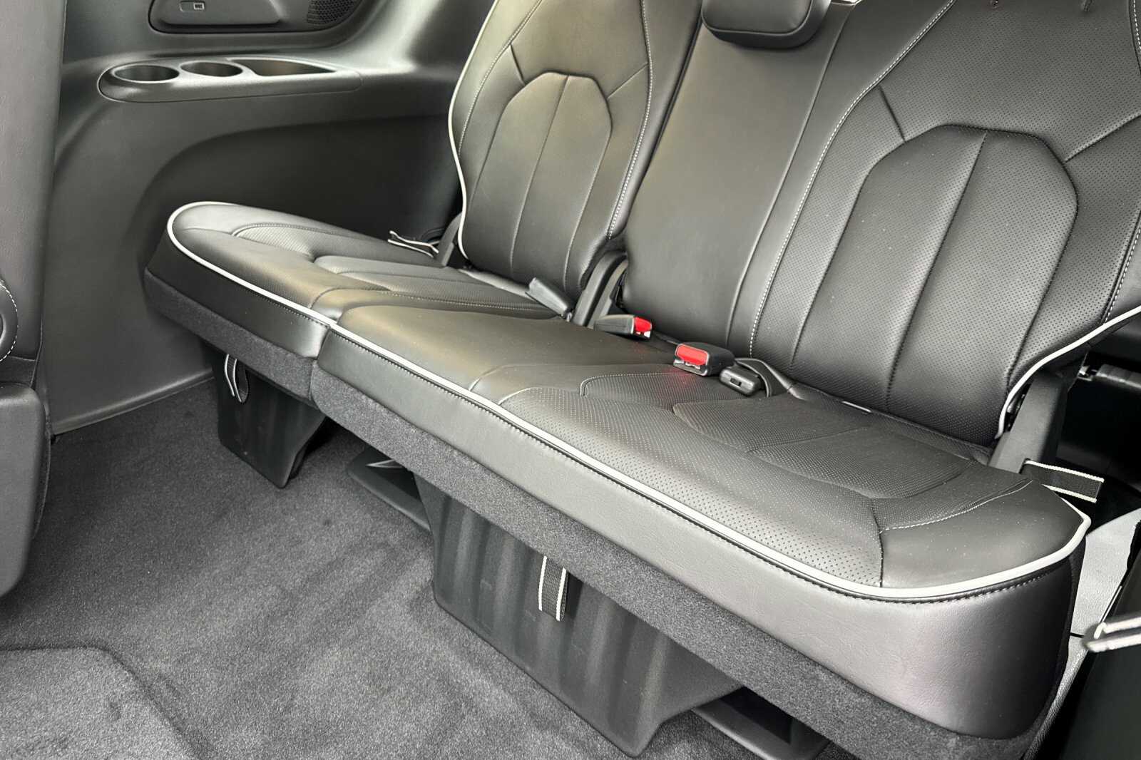 2026 Chrysler Pacifica Limited - Photo 12