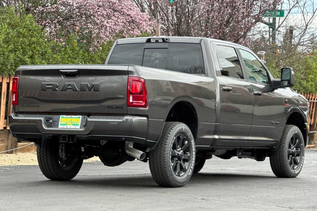 New 2026 Ram 3500 LARAMIE CREW CAB 4X4 6'4 BOX Pickup