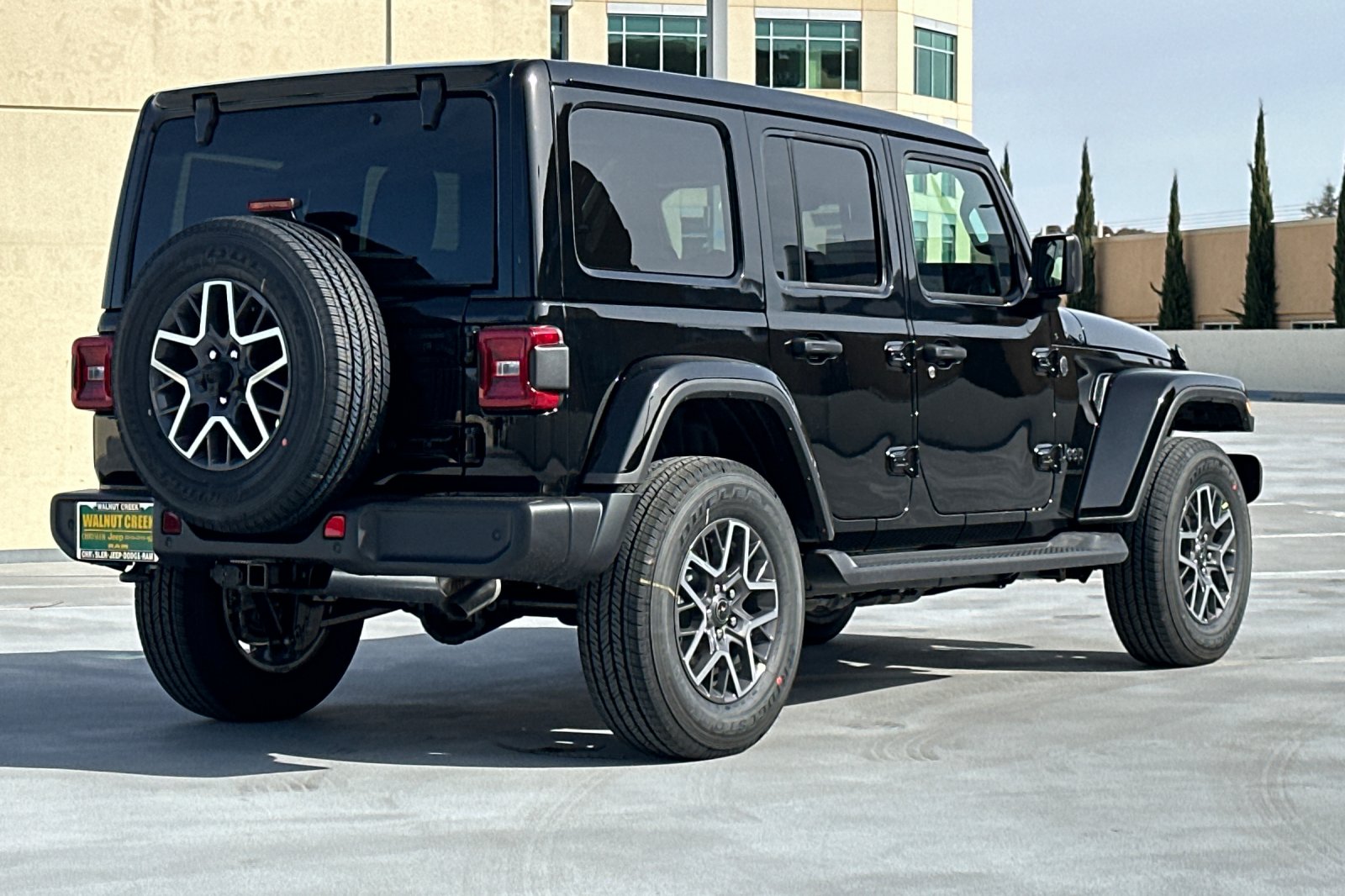 2025 Jeep Wrangler Sahara photo 4