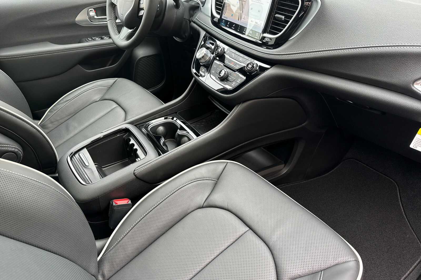 2026 Chrysler Pacifica Limited - Photo 14
