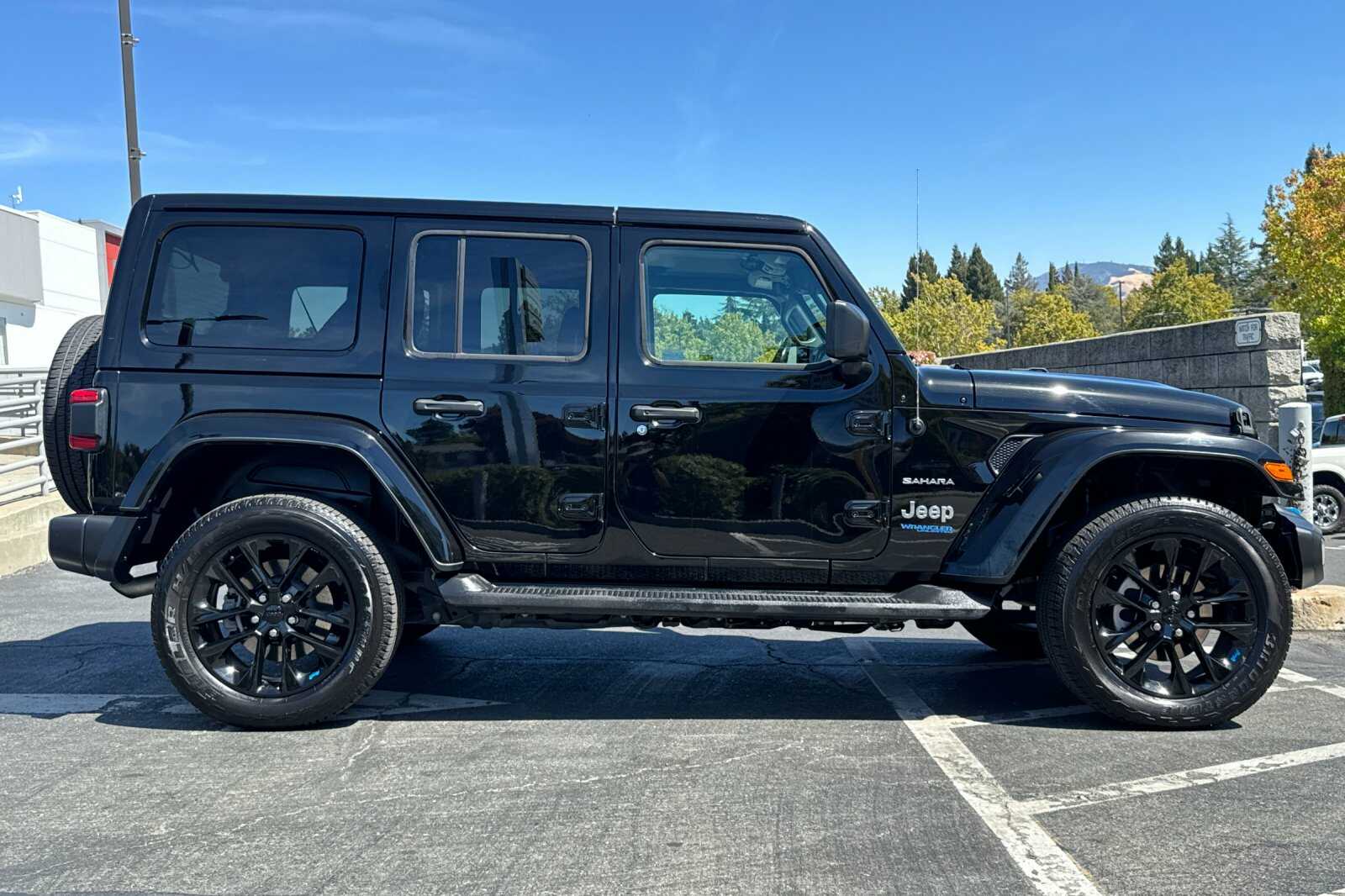 2022 Jeep Wrangler Unlimited Sahara 4xe photo 2