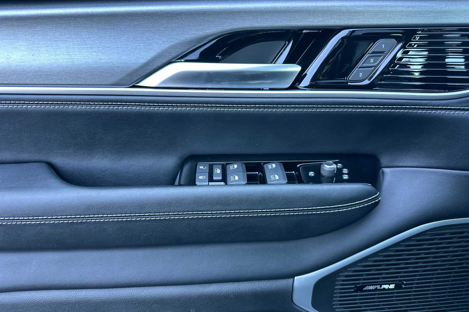 2025 Jeep Wagoneer Series II - Photo 8