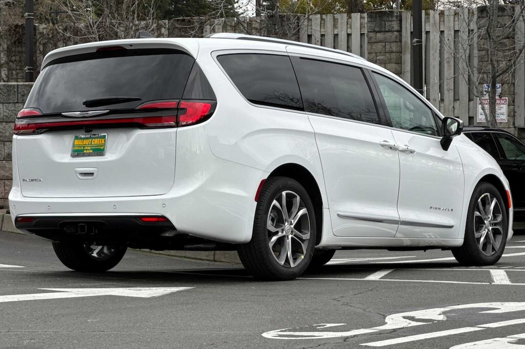 New 2026 Chrysler Pacifica PINNACLE Passenger Van