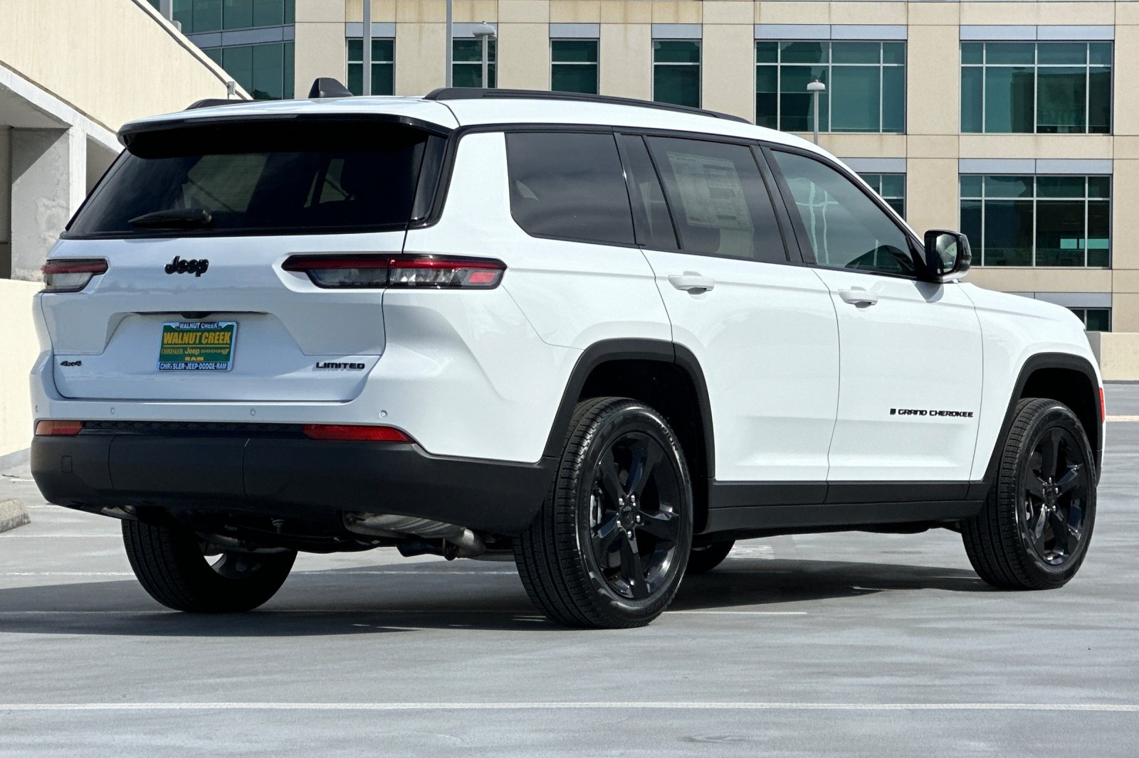 2025 Jeep Grand Cherokee L photo 4