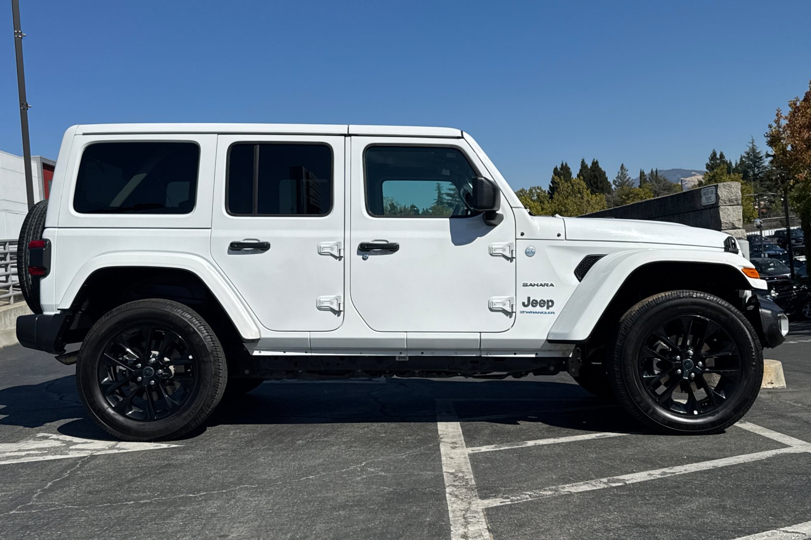 2024 Jeep Wrangler Unlimited Sahara 4xe photo 3