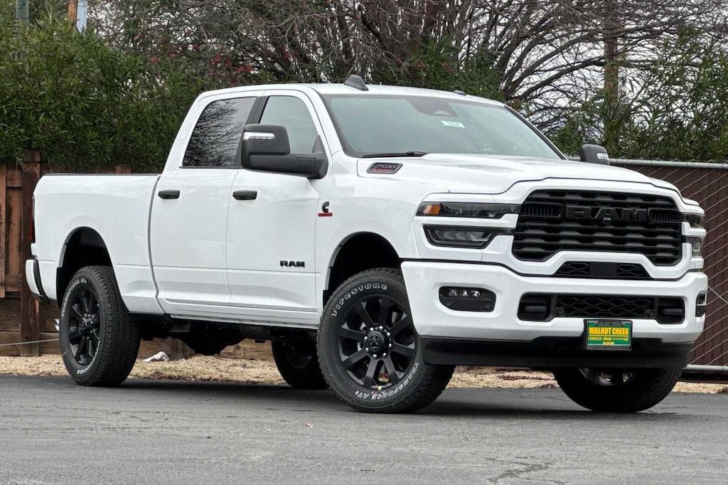 New 2026 Ram 2500 BIG HORN CREW CAB 4X4 6'4 BOX Pickup