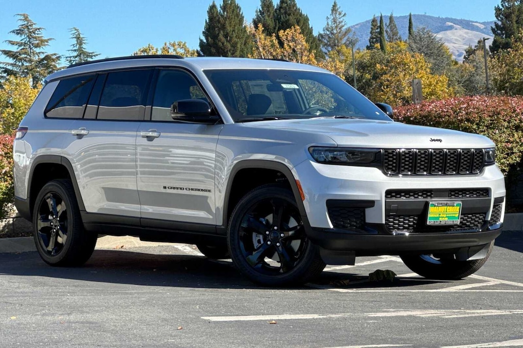 New 2025 Jeep Grand Cherokee L ALTITUDE 4X4 Sport Utility