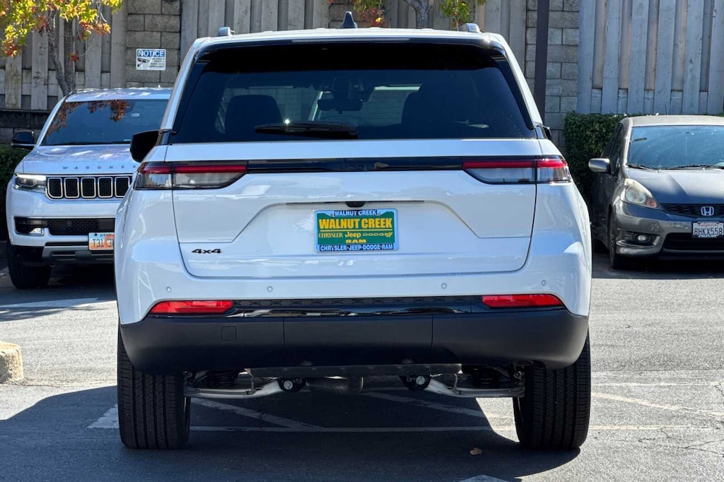 New 2025 Jeep Grand Cherokee ALTITUDE 4X4 Sport Utility