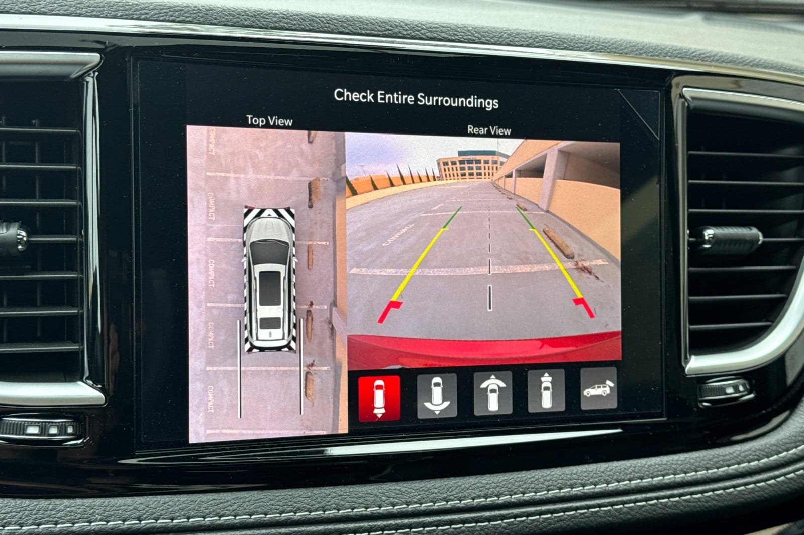 2026 Chrysler Pacifica Limited - Photo 18