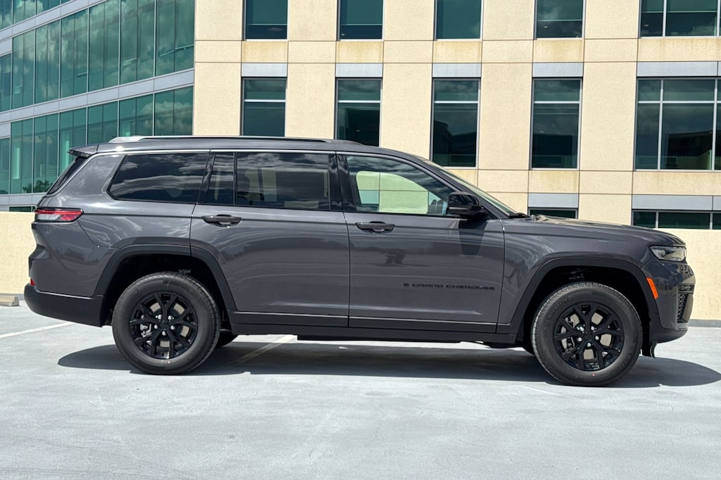 New 2026 Jeep Grand Cherokee L LAREDO ALTITUDE 4X4 Sport Utility