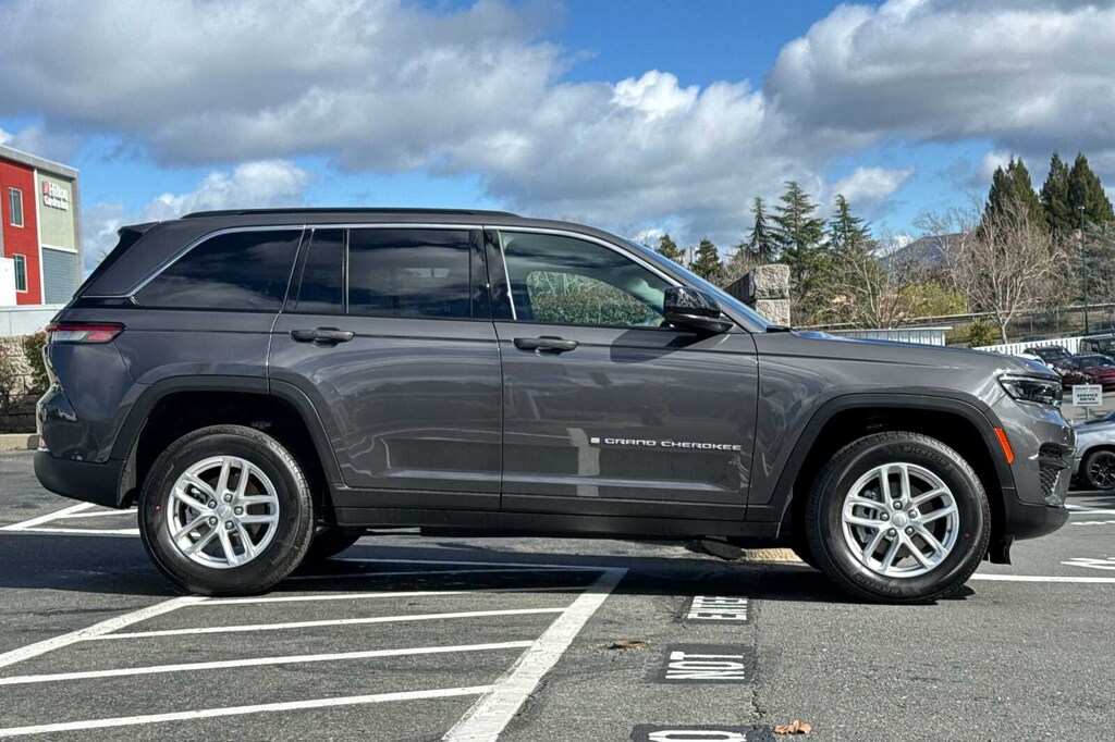 New 2026 Jeep Grand Cherokee LAREDO X 4X4 Sport Utility