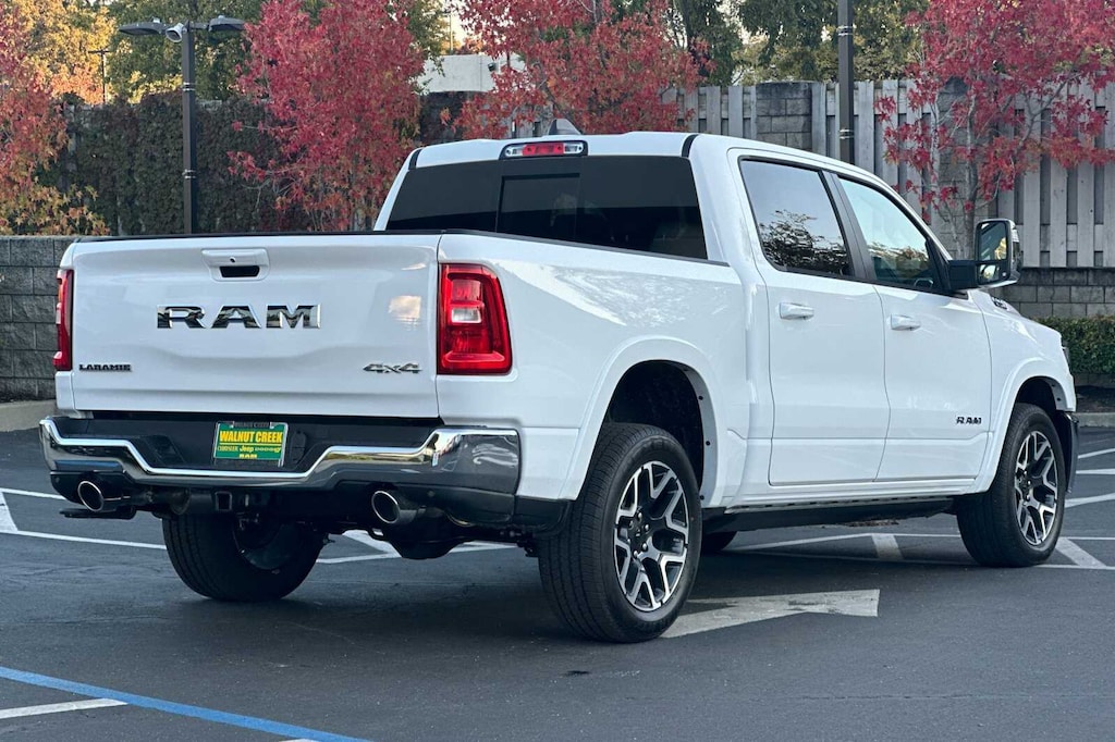 New 2025 Ram 1500 LARAMIE CREW CAB 4X4 5'7 BOX Pickup