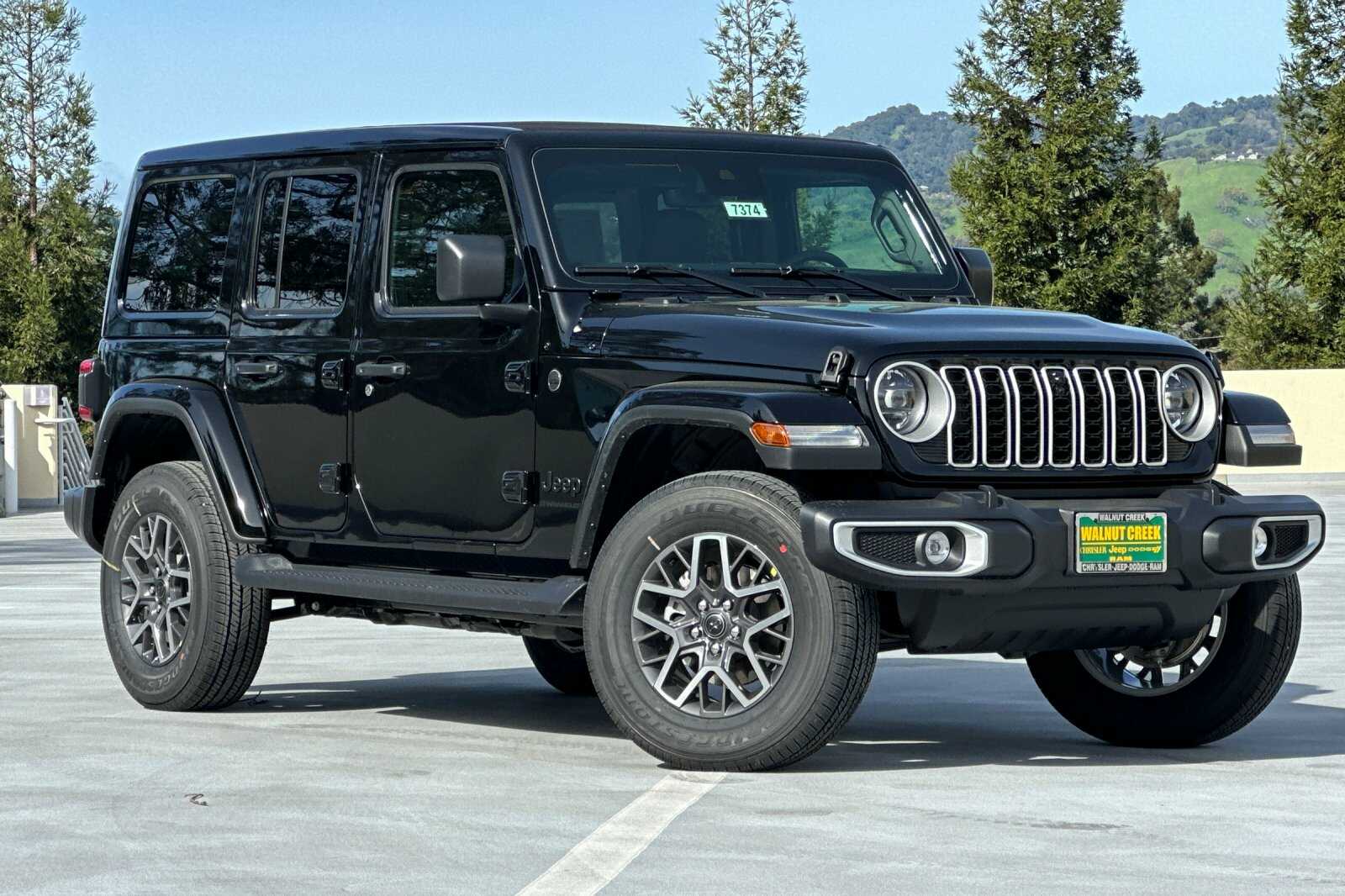2025 Jeep Wrangler Sahara photo 2