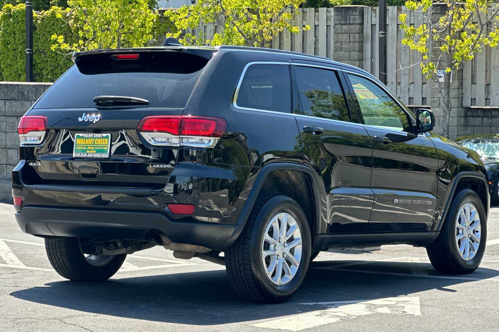 2022 Jeep Grand Cherokee Laredo E photo 4
