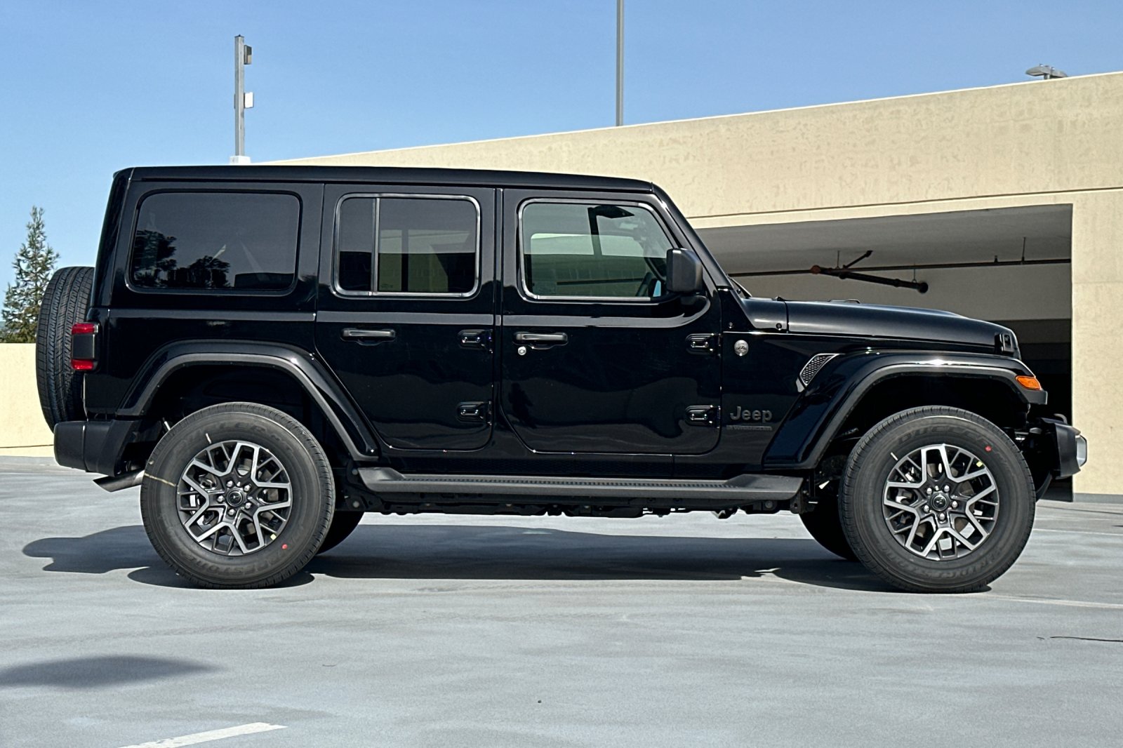2025 Jeep Wrangler Sahara photo 3