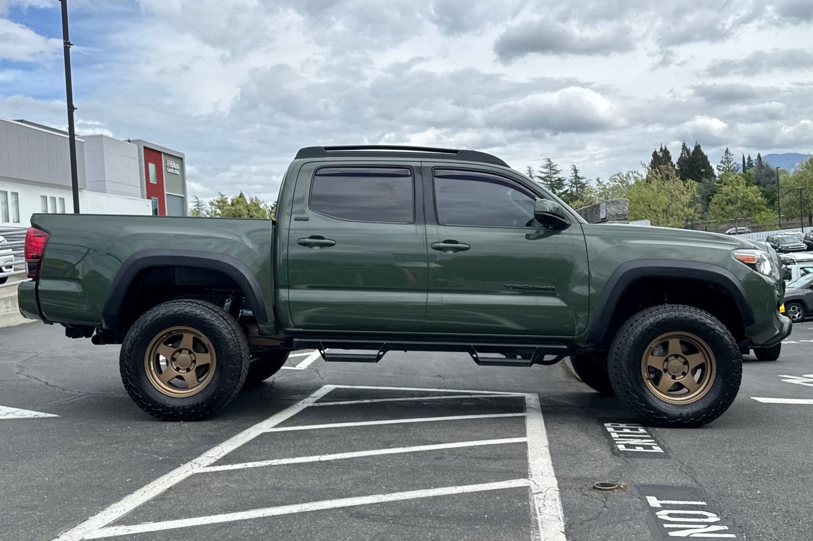 2021 Toyota Tacoma SR5 V6 photo 2