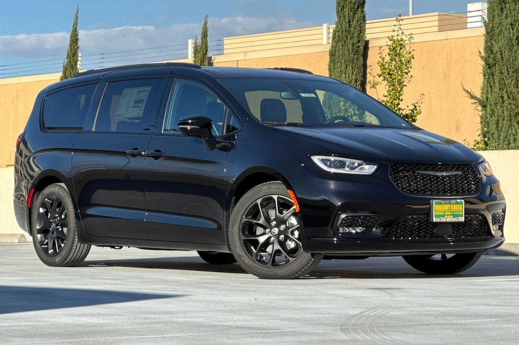 New 2026 Chrysler Pacifica LIMITED Passenger Van