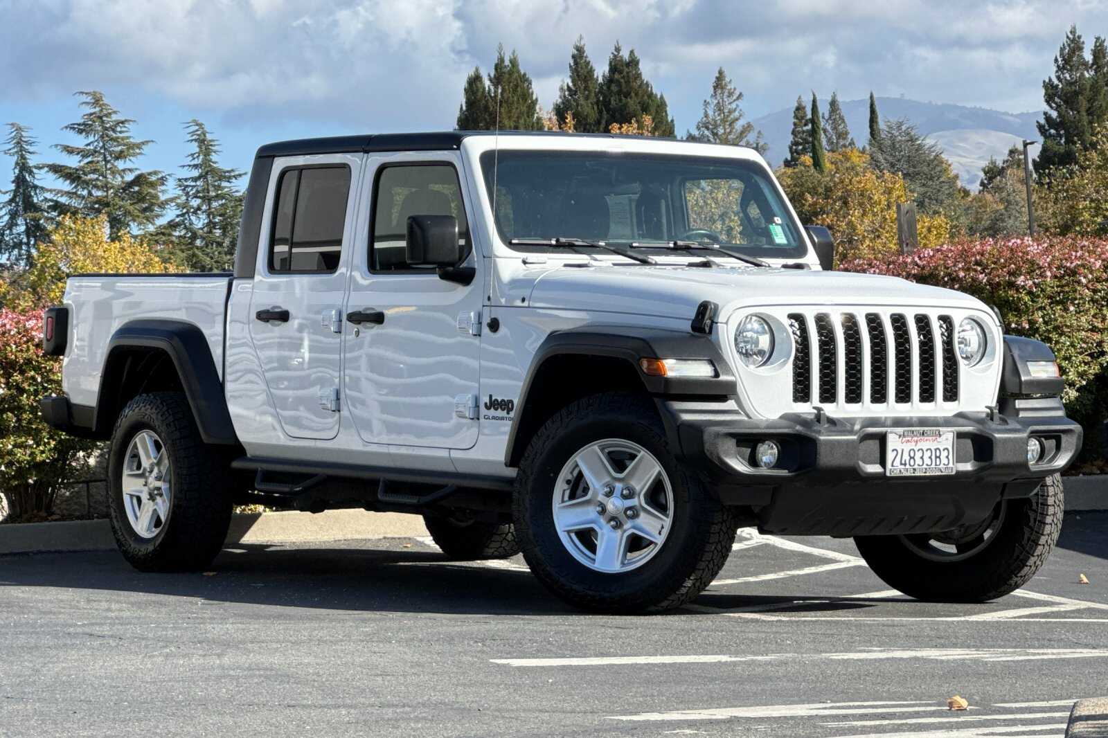 2020 Jeep Gladiator Sport S photo 2