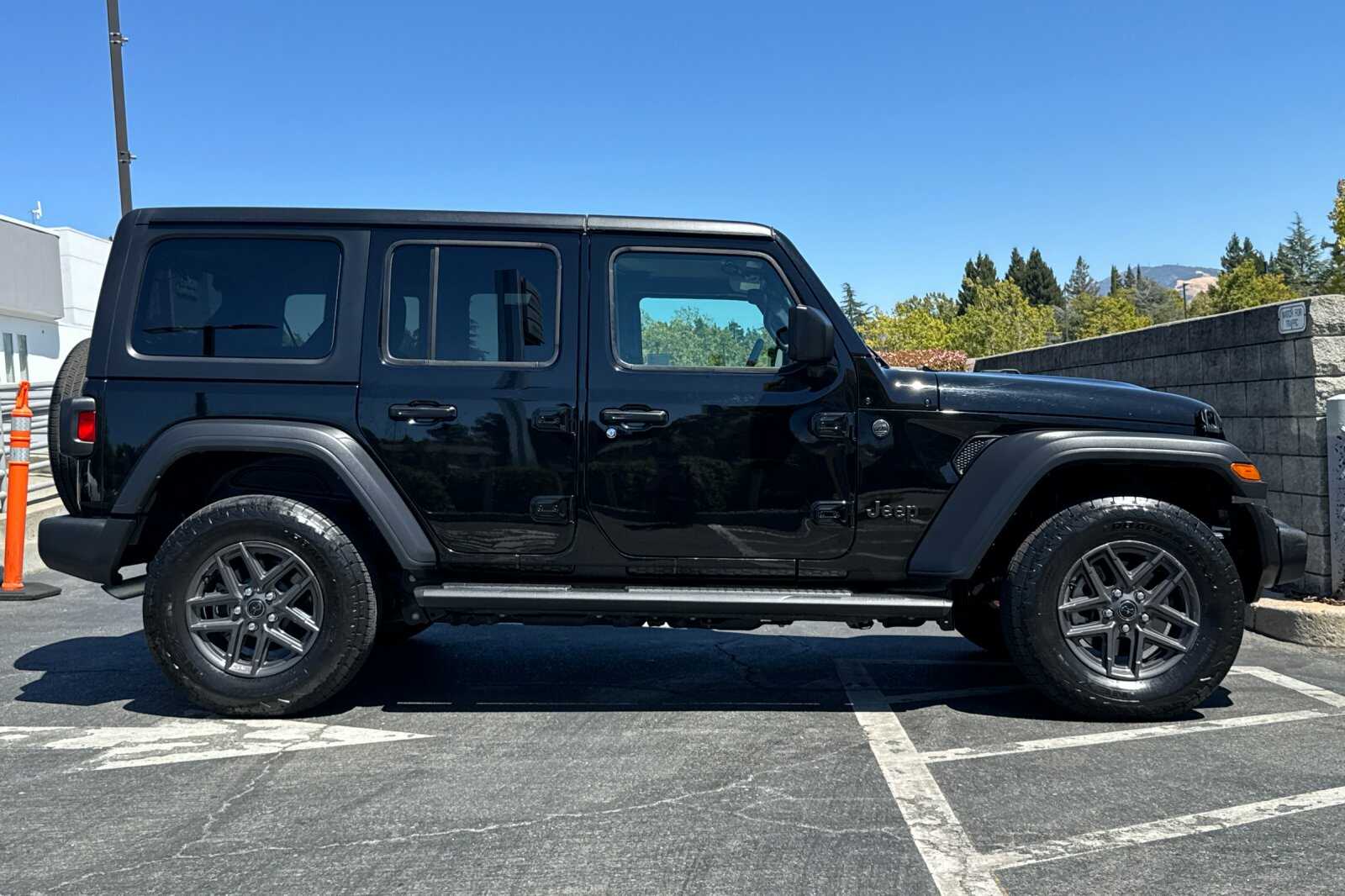 2024 Jeep Wrangler Unlimited Sport S photo 3