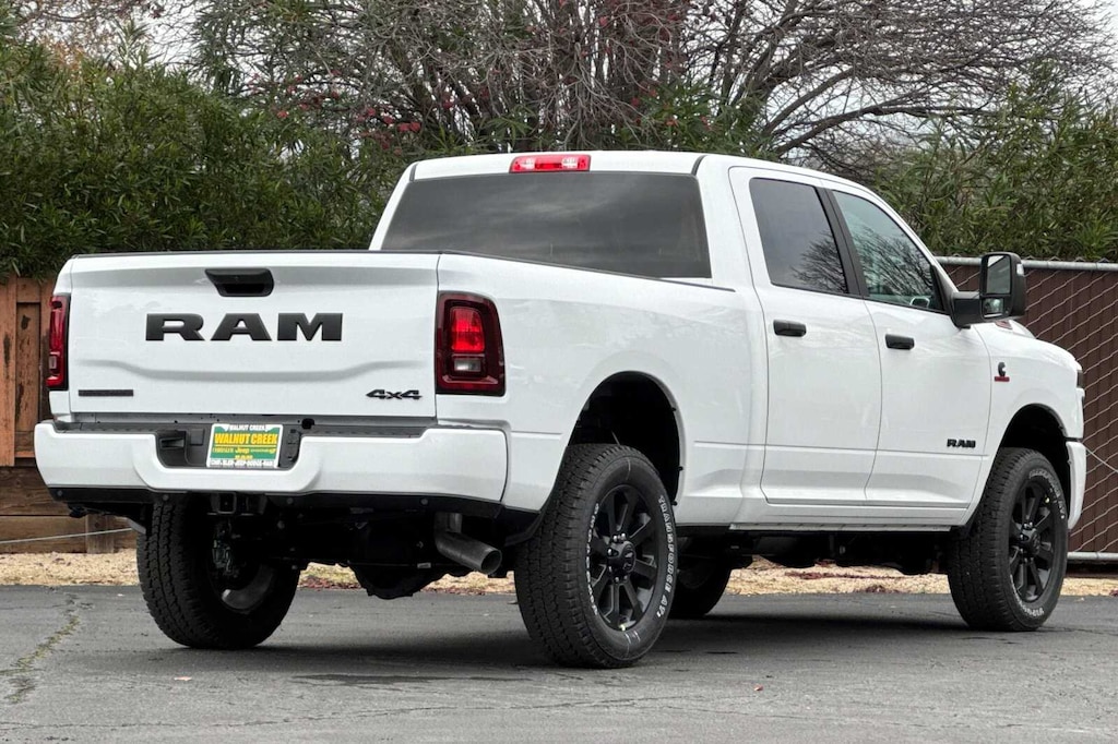 New 2026 Ram 2500 BIG HORN CREW CAB 4X4 6'4 BOX Pickup