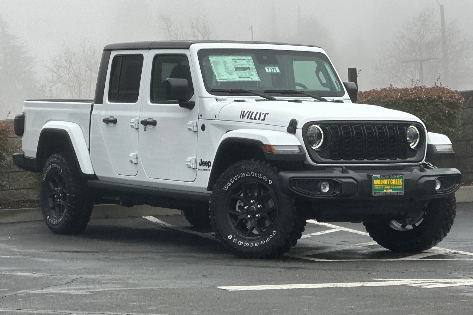 2025 Jeep Gladiator Willys photo 2