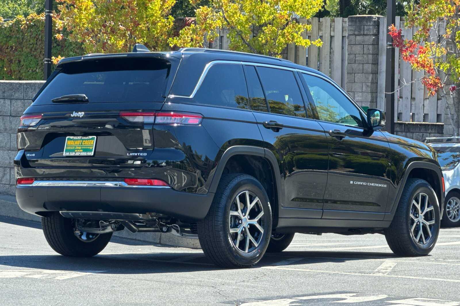 2025 Jeep Grand Cherokee Limited photo 2