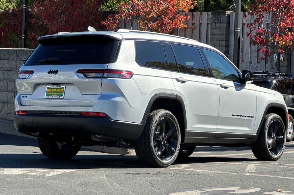 New 2025 Jeep Grand Cherokee L ALTITUDE 4X4 Sport Utility