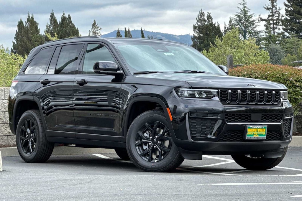 New 2026 Jeep Grand Cherokee LAREDO ALTITUDE 4X4 Sport Utility