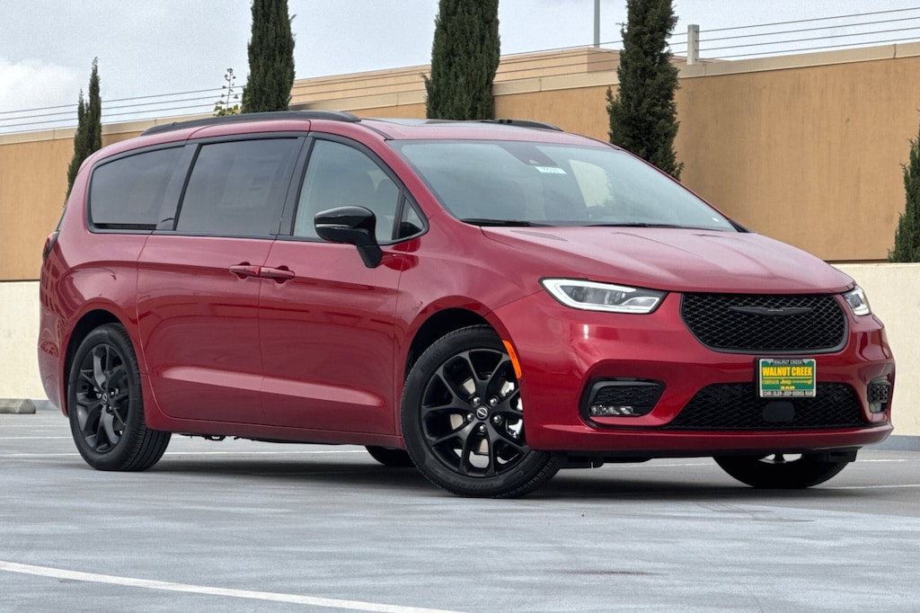New 2026 Chrysler Pacifica LIMITED Passenger Van