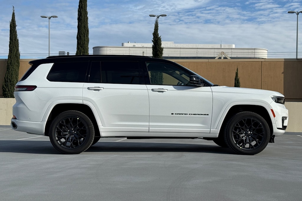 New 2025 Jeep Grand Cherokee L SUMMIT 4X4 Sport Utility