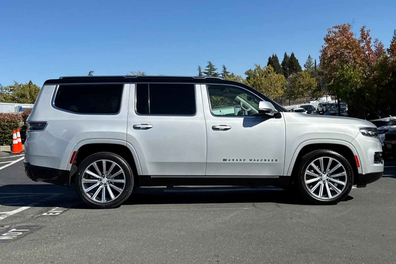 2022 Jeep Grand Wagoneer II photo 3