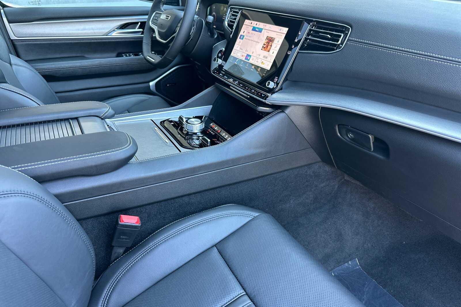 2025 Jeep Wagoneer Series II - Photo 13