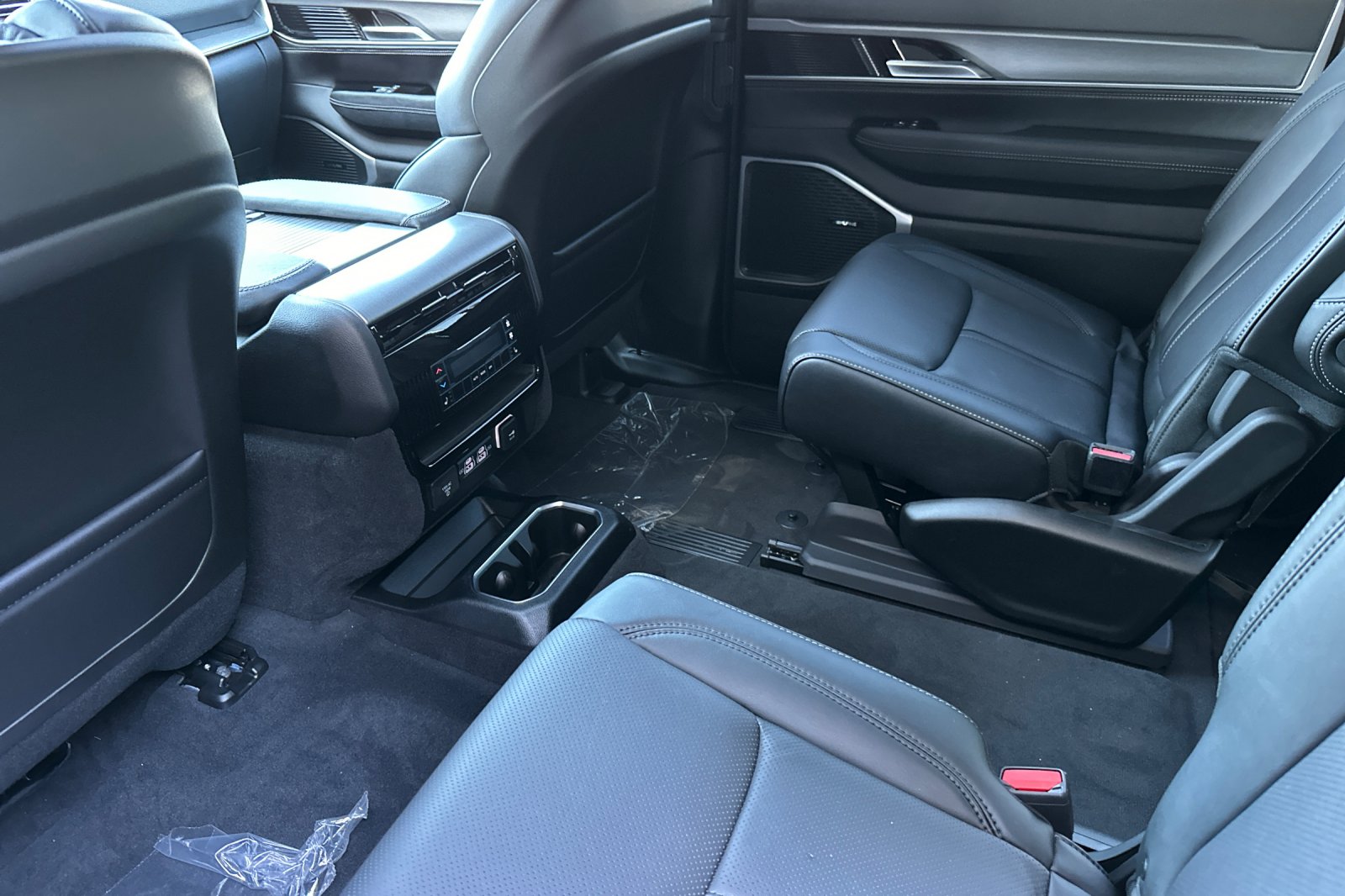 2025 Jeep Wagoneer Series II - Photo 9