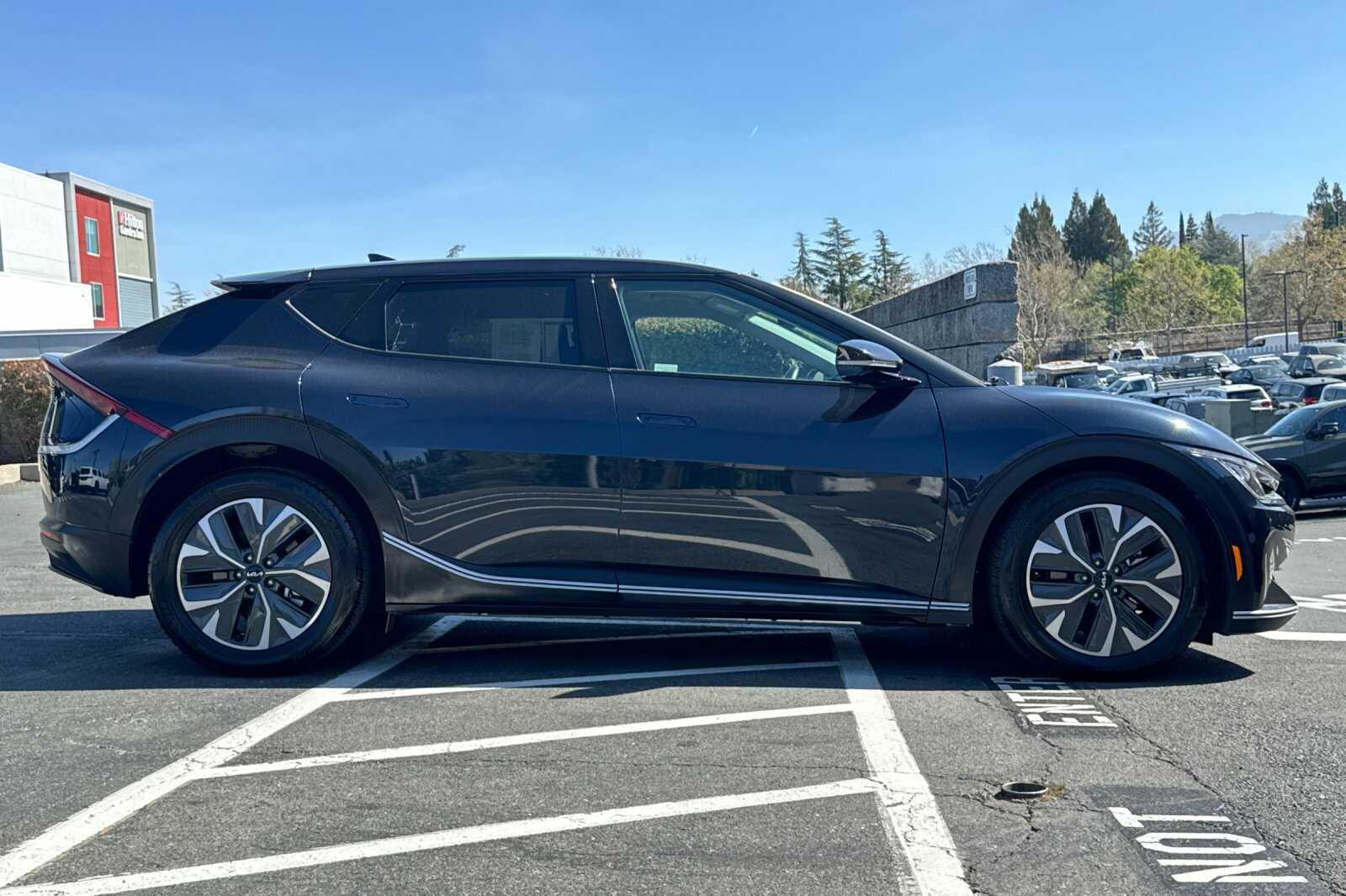 2022 Kia EV6 Light photo 2