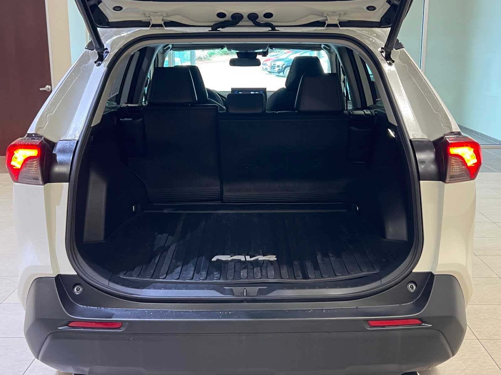 Thumbnail: 2022 Toyota RAV4 - 26